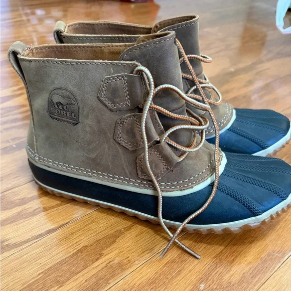 Sorel Out 'N About waterproof leather duck boots women's size 8 - Picture 1 of 7